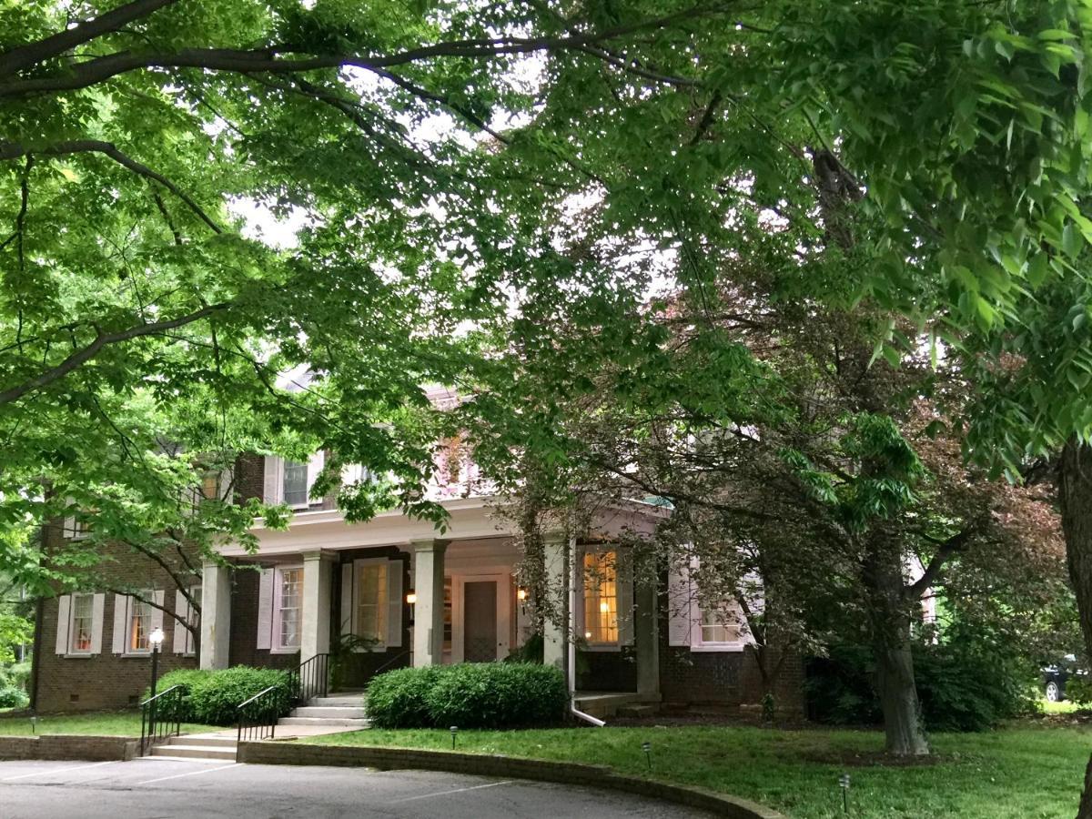 Charred Oaks Inn Versailles Exterior photo